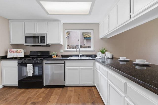 1521 January Dr, Modesto, CA 95358