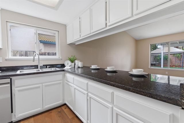 1521 January Dr, Modesto, CA 95358