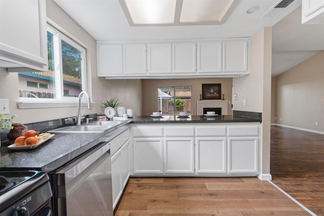 1521 January Dr, Modesto, CA 95358