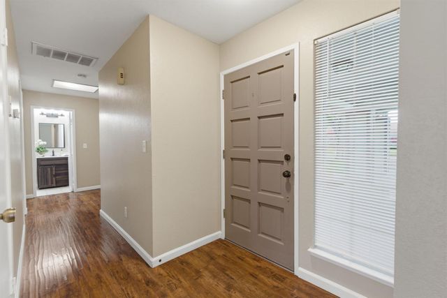 1521 January Dr, Modesto, CA 95358