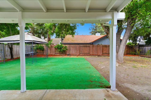 1521 January Dr, Modesto, CA 95358