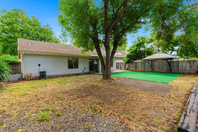 1521 January Dr, Modesto, CA 95358