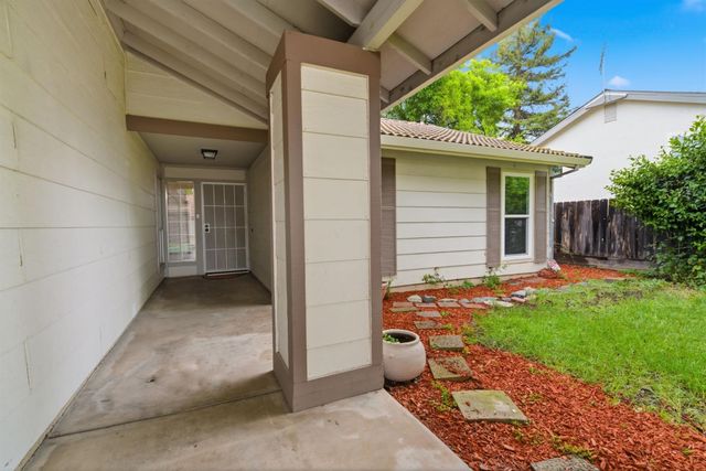 1521 January Dr, Modesto, CA 95358