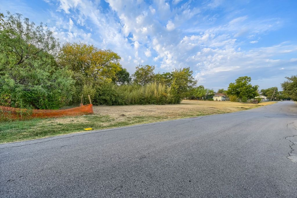5218 Fitchburg Street, Dallas, TX 75212