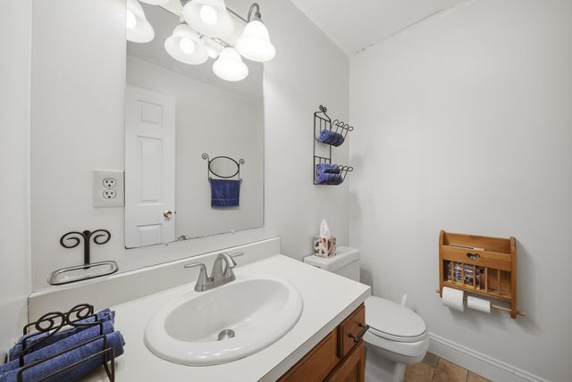 8 Mill Falls Road, Pembroke, NH 03275