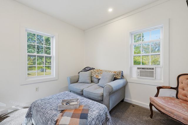 15 W Cedar Rd, Norfolk, MA 02056