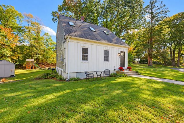 15 W Cedar Rd, Norfolk, MA 02056