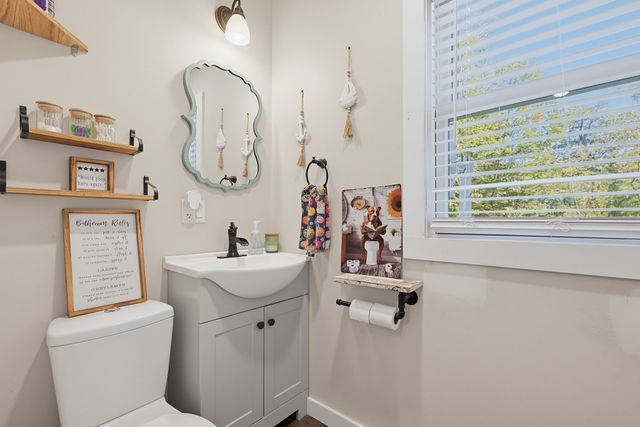 15 W Cedar Rd, Norfolk, MA 02056