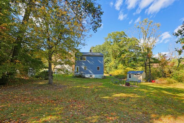 15 W Cedar Rd, Norfolk, MA 02056