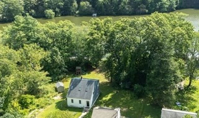 15 W Cedar Rd, Norfolk, MA 02056
