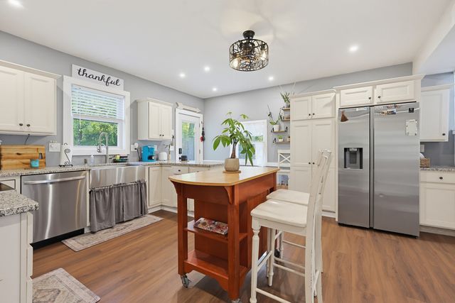 15 W Cedar Rd, Norfolk, MA 02056