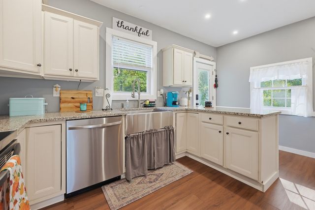15 W Cedar Rd, Norfolk, MA 02056