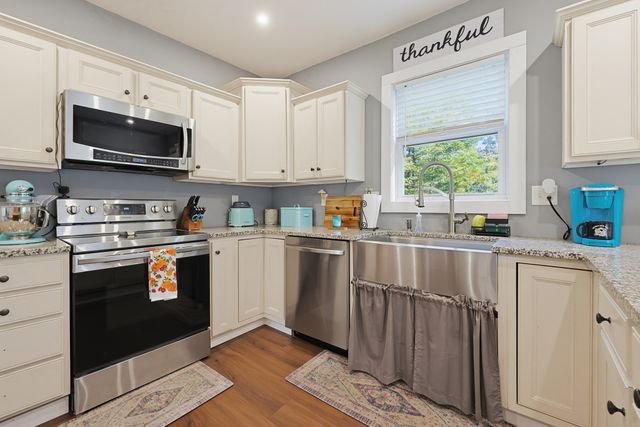 15 W Cedar Rd, Norfolk, MA 02056