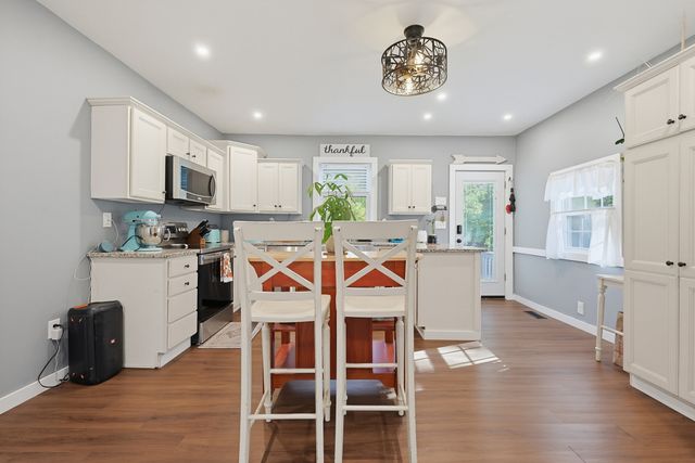 15 W Cedar Rd, Norfolk, MA 02056