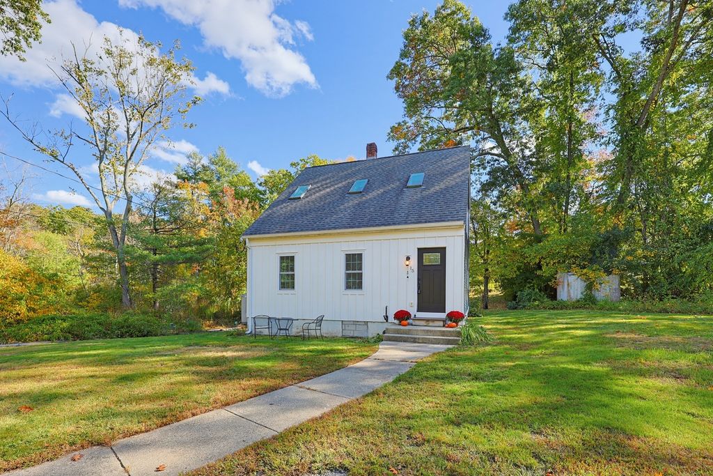15 W Cedar Rd, Norfolk, MA 02056