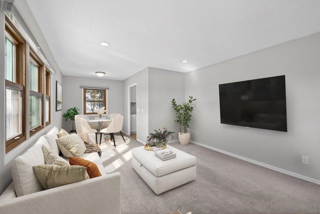 1808 Hillview Lane SE, Rochester, MN 55904