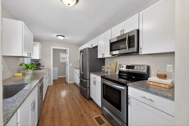 1808 Hillview Lane SE, Rochester, MN 55904