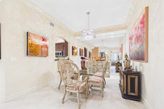 101 Palm Bay Circle B, Palm Beach Gardens, FL 33418