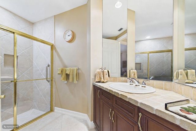 101 Palm Bay Circle B, Palm Beach Gardens, FL 33418
