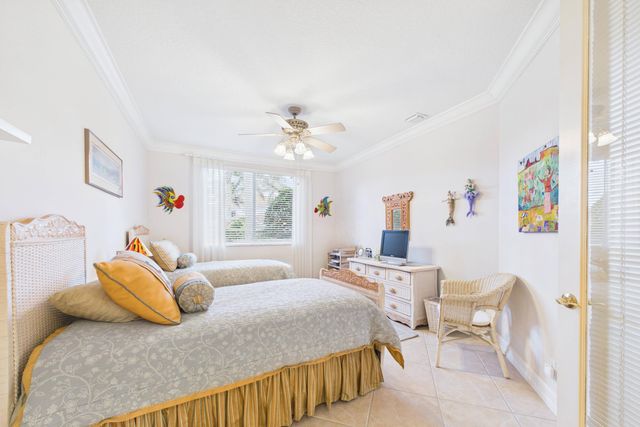 101 Palm Bay Circle B, Palm Beach Gardens, FL 33418