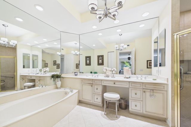 101 Palm Bay Circle B, Palm Beach Gardens, FL 33418
