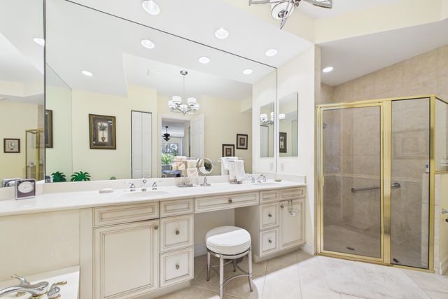 101 Palm Bay Circle B, Palm Beach Gardens, FL 33418