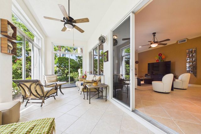 101 Palm Bay Circle B, Palm Beach Gardens, FL 33418