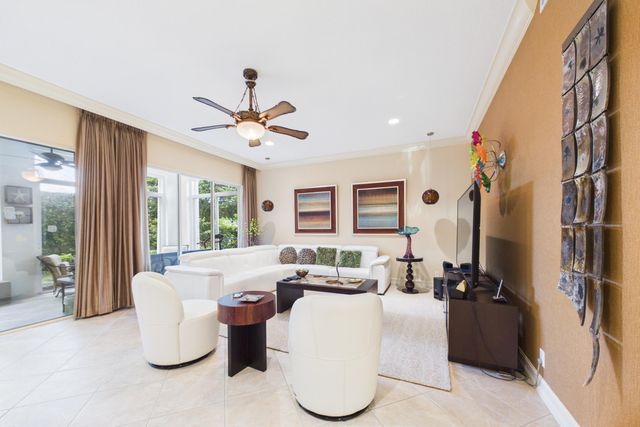 101 Palm Bay Circle B, Palm Beach Gardens, FL 33418