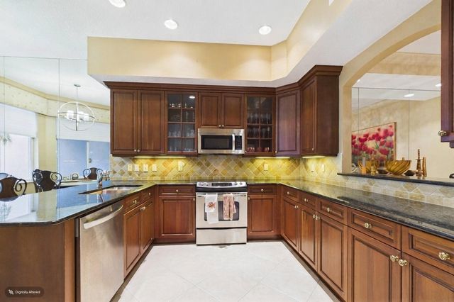 101 Palm Bay Circle B, Palm Beach Gardens, FL 33418