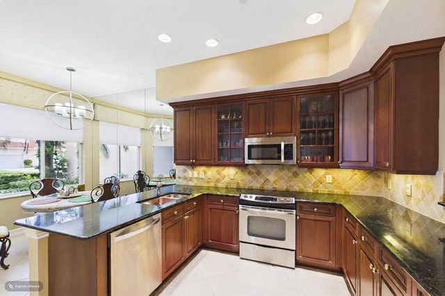 101 Palm Bay Circle B, Palm Beach Gardens, FL 33418