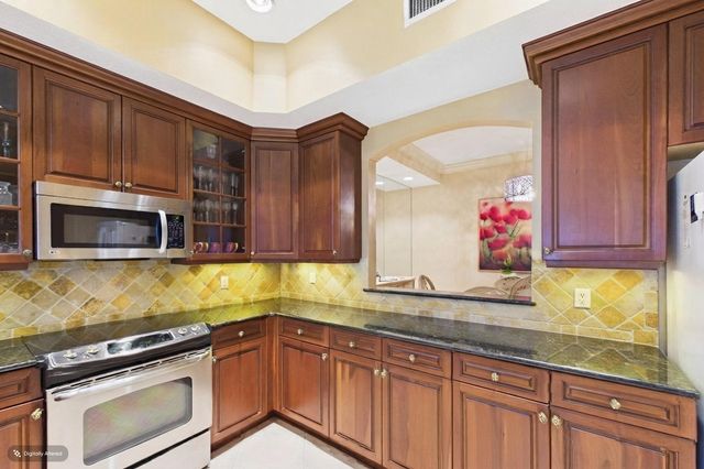 101 Palm Bay Circle B, Palm Beach Gardens, FL 33418