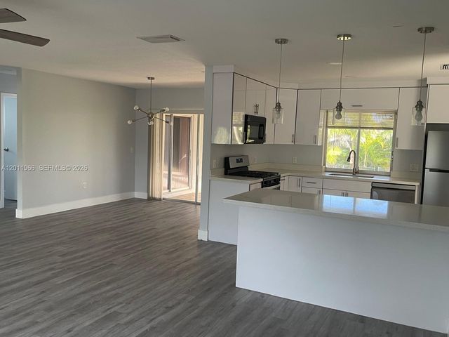 11500 NW 39th St, Sunrise, FL 33323