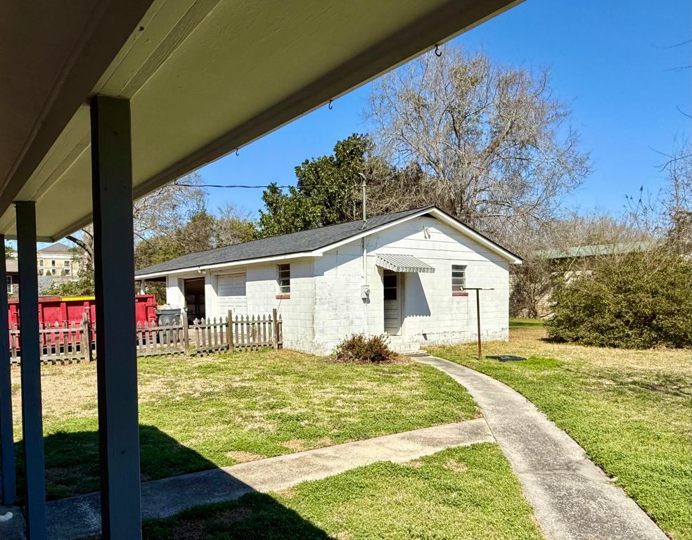 Image 2 of property listing at 8934 Powell Road, North Charleston, SC 29406