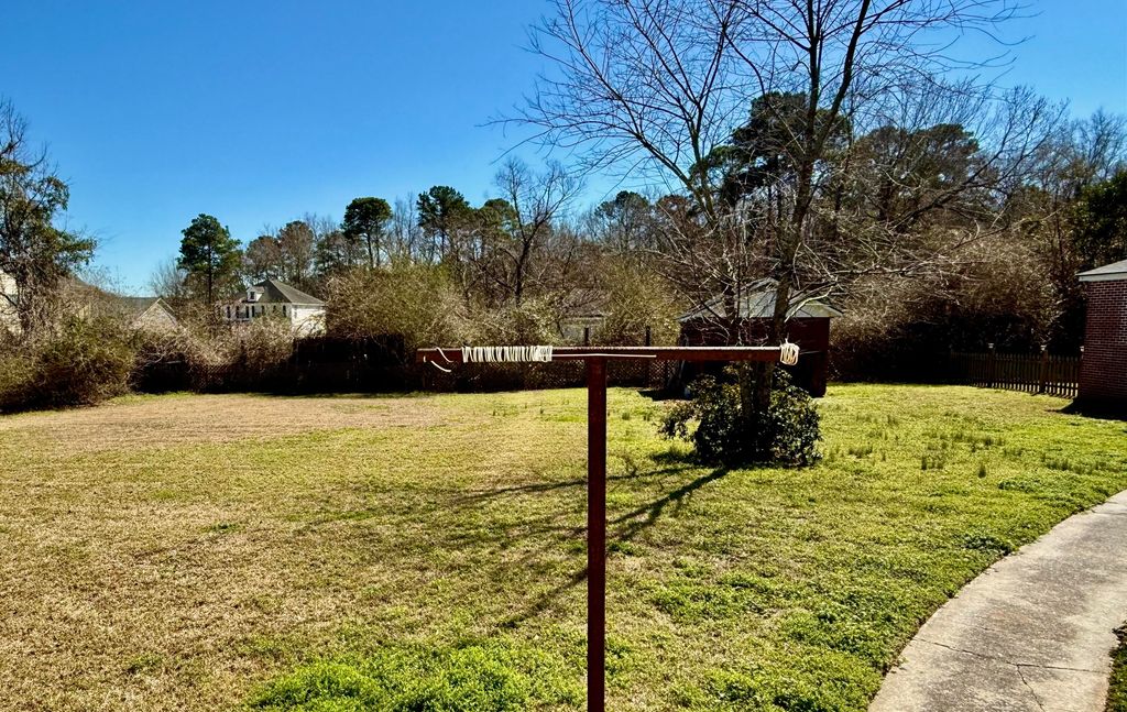 Image 4 of property listing at 8934 Powell Road, North Charleston, SC 29406