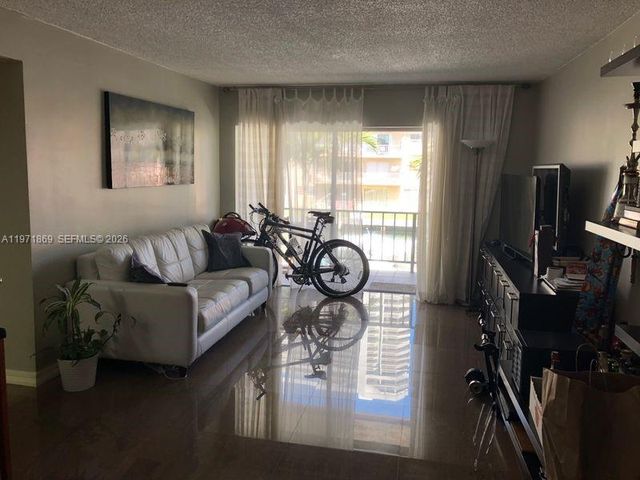 3531 NE 170th St 204, North Miami Beach, FL 33160