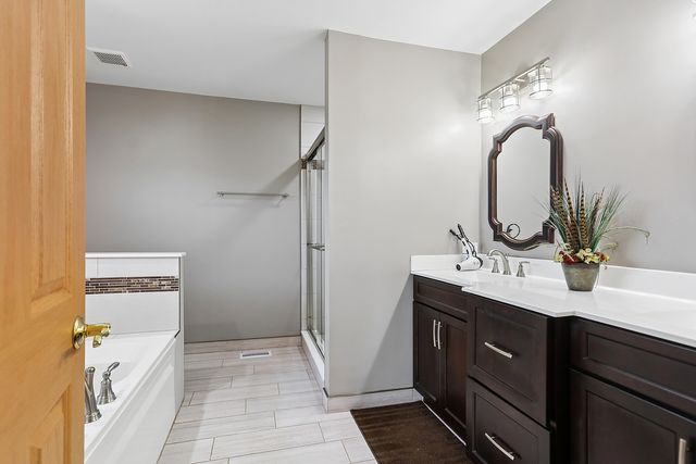 10536 Pentagon Drive, Orland Park, IL 60467