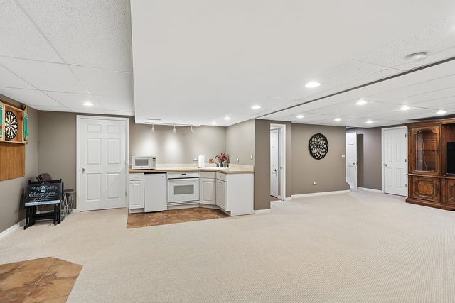 10536 Pentagon Drive, Orland Park, IL 60467
