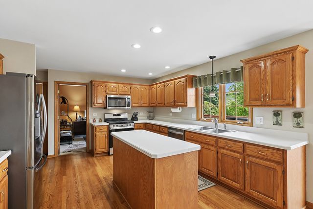 10536 Pentagon Drive, Orland Park, IL 60467