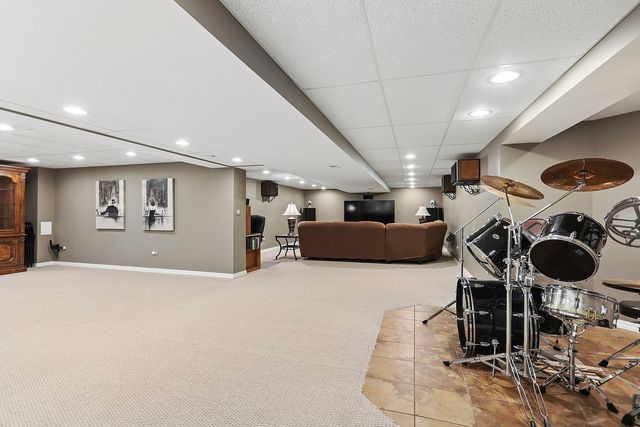 10536 Pentagon Drive, Orland Park, IL 60467