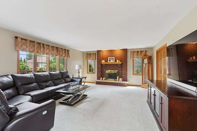 10536 Pentagon Drive, Orland Park, IL 60467