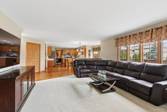 10536 Pentagon Drive, Orland Park, IL 60467