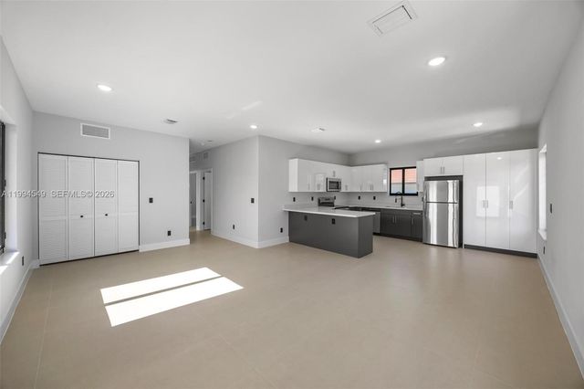 601 NW 3rd Ave A, Hallandale Beach, FL 33009