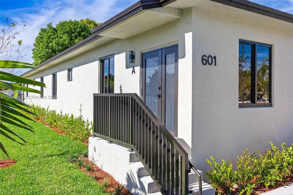 601 NW 3rd Ave A, Hallandale Beach, FL 33009