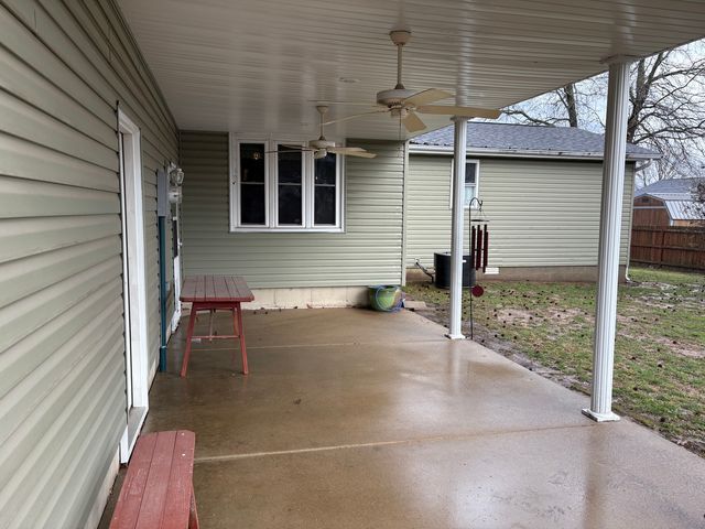 605 Oakdale Drive, Centralia, IL 62801