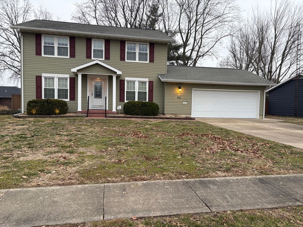 Image 1 of property listing at 605 Oakdale Drive, Centralia, IL 62801