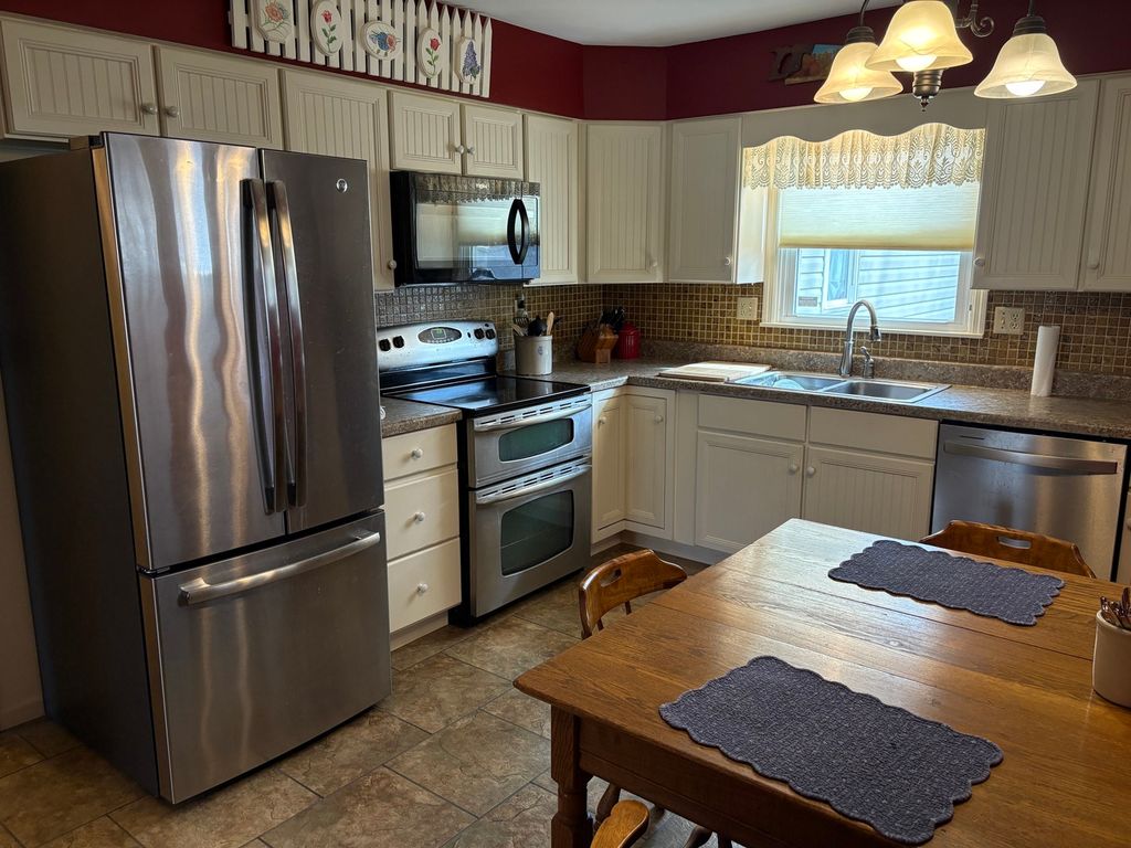 Image 11 of property listing at 605 Oakdale Drive, Centralia, IL 62801