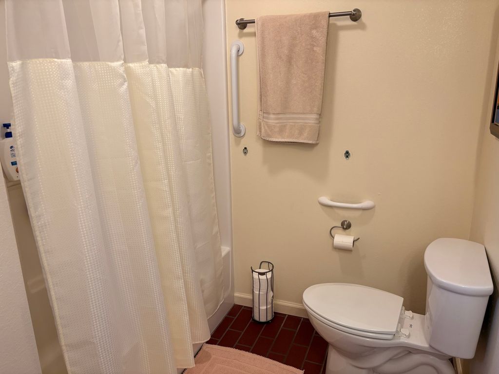 Image 20 of property listing at 605 Oakdale Drive, Centralia, IL 62801