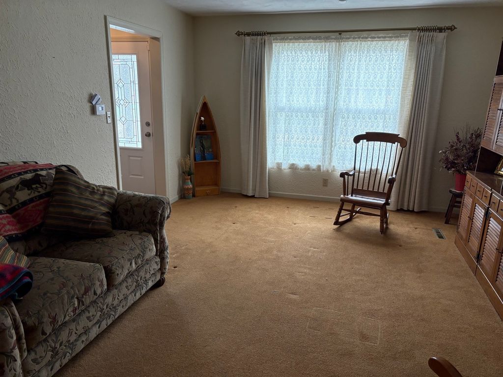 Image 3 of property listing at 605 Oakdale Drive, Centralia, IL 62801