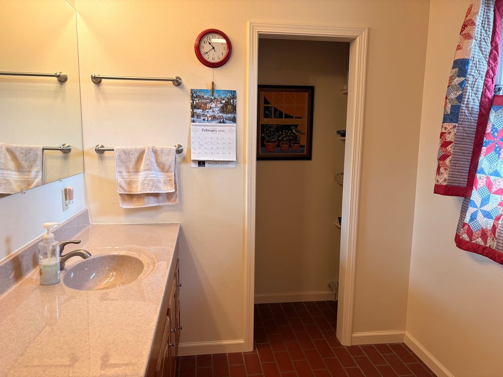 Image 21 of property listing at 605 Oakdale Drive, Centralia, IL 62801