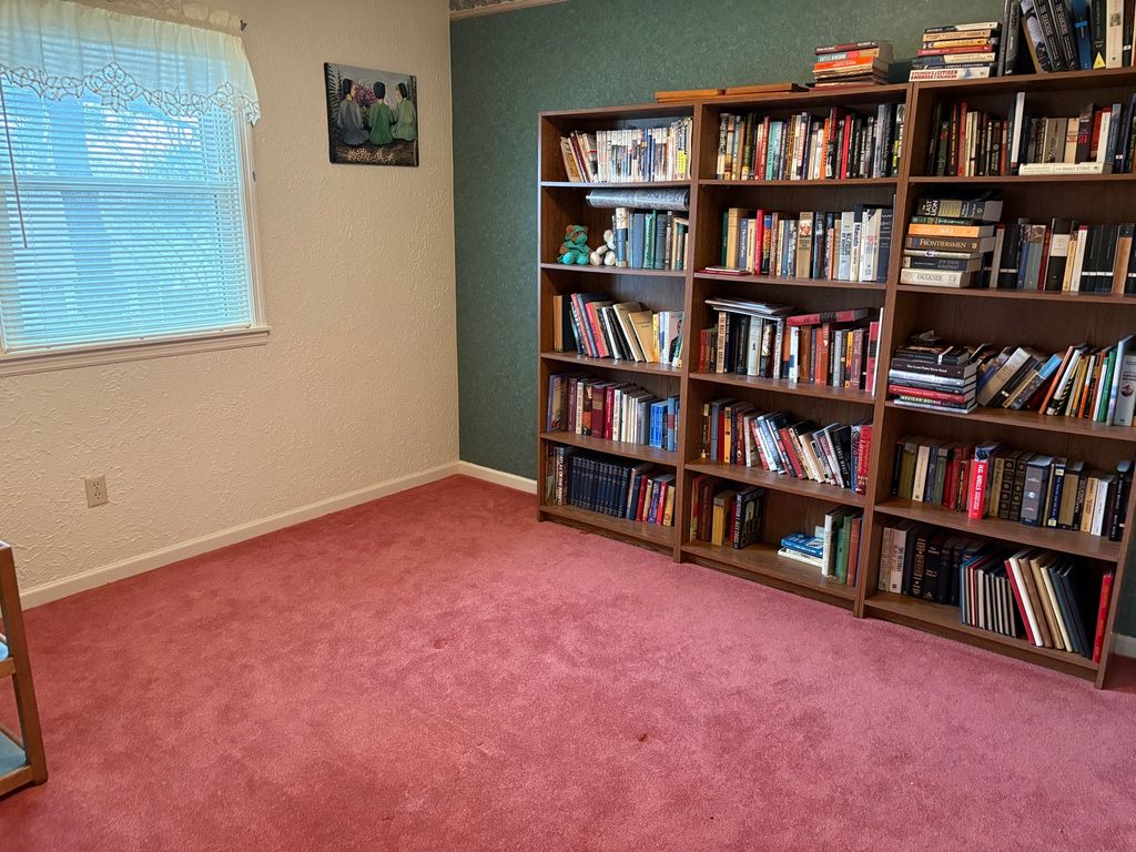 Image 27 of property listing at 605 Oakdale Drive, Centralia, IL 62801